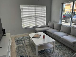 Renovated 4 Bed3 Bath Townhome Near Disney - 6