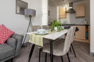 Modern City Centre Apartment Sleeps 4, Walk to Everything! - Birmingham - 4