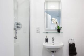 Student Only, Bronze Ensuite Upper Level Lewisham Residence - 3