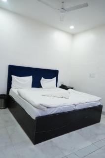 Mayur Hotel Near IMT College, Faridabad - Faridabad - 5