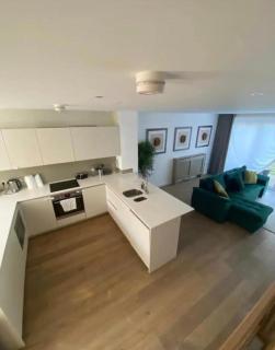 3 bedroom house - London - 0