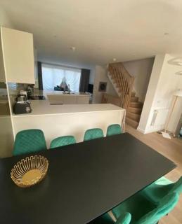 3 bedroom house - London - 6