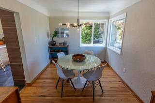 Mid-Century Modern Apartment at Horner Park - Victoria - 6