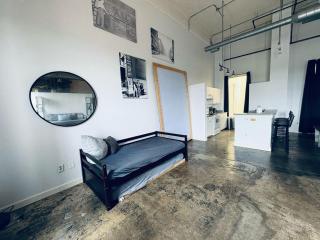 The Downtown Arena Loft - 5