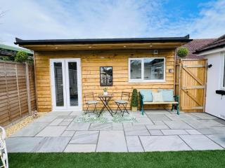 Mudeford Gem Accommdation - Christchurch - 9