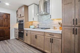 Nouveau Nichols Hills Trendy Spacious - 4
