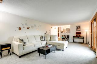 Deck & Seasonal Pool: Spacious Home Near Buffalo! - 3