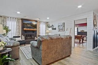 Spacious Ou Hideaway Hot Tub Pool Table - 0
