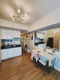 solinea Luxe pool stay city nest - 6