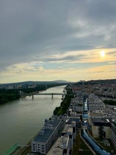 Eurovea Tower, 27th floor apartment, free parking - 2