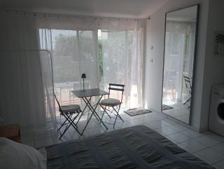 Chambre Indépendante sur terrain avec piscine - Ollières - 9