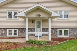 Beautifully Updated Lake House - Beaver Dam - 8