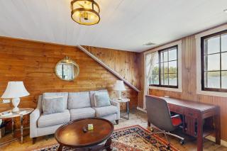 Meredith Lakefront Lodge on Lake Winnipesaukee - 5