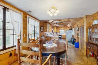 Meredith Lakefront Lodge on Lake Winnipesaukee - 4