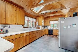 Meredith Lakefront Lodge on Lake Winnipesaukee - 2