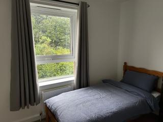 An immaculate 3 bedroomed apartment in Edinburgh's southside - 9