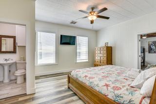 Close to Beach Walkable Galveston Getaway! - 2