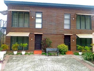 A Shipping Container Kule - Accra - 0