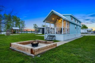 Friends Tiny Lake House A Friends Themed Tiny Home on Richland Chambers Lake - 6