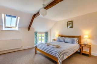 Courtyard Cottage - 1