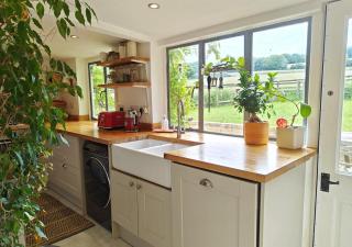 Far End Cottage - 2