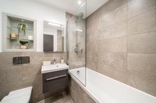 Modern Apartment in Wembley Park with Cinema, Gym & Games room - London - 6