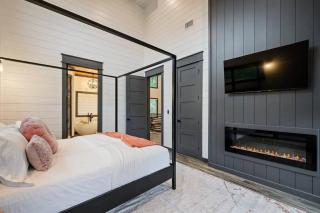 Reclaiming My Time - a Luxury Cabin Experience - Broken Bow - 3