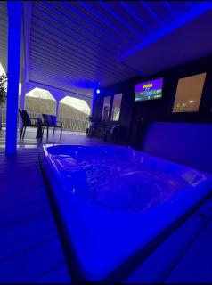 Mountain Vista Luxury Retreat! - Pound Ridge - 3