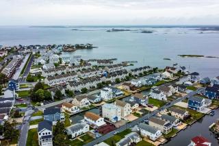 Edgewater Acres --- 39157 Garfield Ave - 8