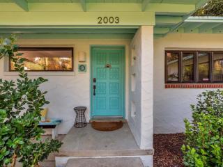 Artsy Oasis w Pool, Tree House, Cottage, Pet -YES - 4