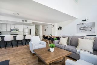 Ski in Ski Out Condo at Blue Mountain Close to Village - 4