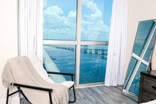 King Suite City and Water Views - 4