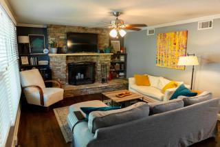 South Knox Spot Grill Outdoor Pool Lounge - 4