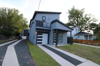 2 Western Homes 6 King Beds - 0