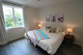 2 Western Homes 6 King Beds - 6