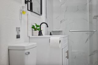 Bloomfield Pittsburgh C Stylish and Cozy Private Bedroom, Shared Bathroom, with Free Parking - Pittsburgh - 3