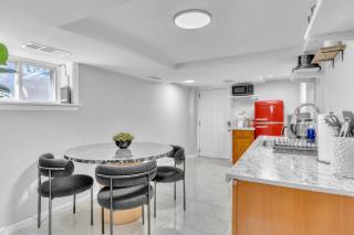 Cozy Private Room in Shared Space NYC Light Rail BSMT A - 4