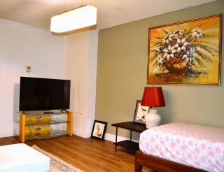 The StayTogether 6 Beds Sleeps 10 - Grand Forks - 9