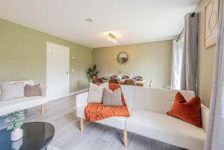 Chic 4bd Manchester Abode - Free Parking - Snooker - 9