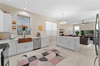 State Farm stadium -pool -renovated 4bed 2 bth! - 1