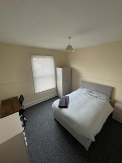 Sharp St Budget Home – Hull - 0