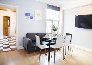 Modern, Spacious Home Ideal for Work Teams and Groups - 0