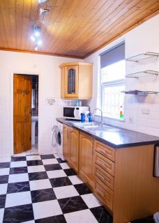 Modern, Spacious Home Ideal for Work Teams and Groups - 3