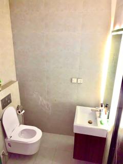 Spacious 2-Bedroom Apartment with Modern Amenities - Islamabad - 5