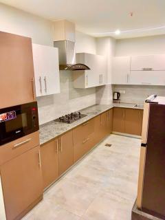 Spacious 2-Bedroom Apartment with Modern Amenities - Islamabad - 3