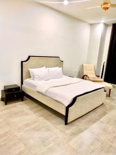 Spacious 2-Bedroom Apartment with Modern Amenities - Islamabad - 2