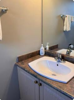 A cozy home, centrally located with free parking - Delta - 5