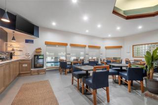 Best Western West Greenwich Inn - 3