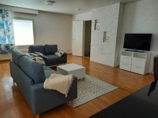 Villa Leaf - - 7