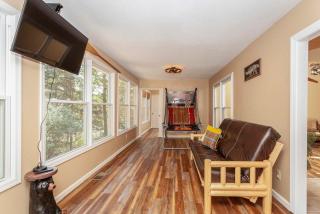 Bear Cabin-3 BR 2 Bath with Indoor Hot tub-one level-Pool Pass-Pet welcome - McGaheysville - 7